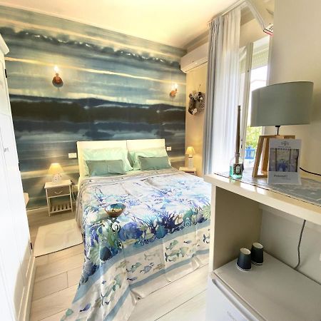 B&B Due Passi Dal Mare Cinquale Dış mekan fotoğraf