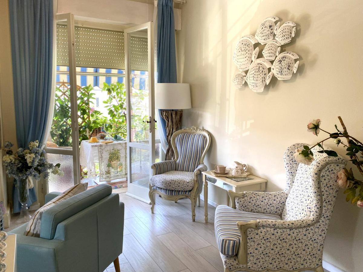 B&B Due Passi Dal Mare Cinquale Dış mekan fotoğraf
