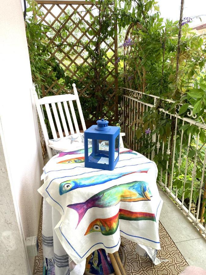 B&B Due Passi Dal Mare Cinquale Dış mekan fotoğraf