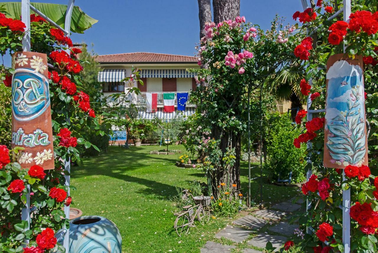 B&B Due Passi Dal Mare Cinquale Dış mekan fotoğraf