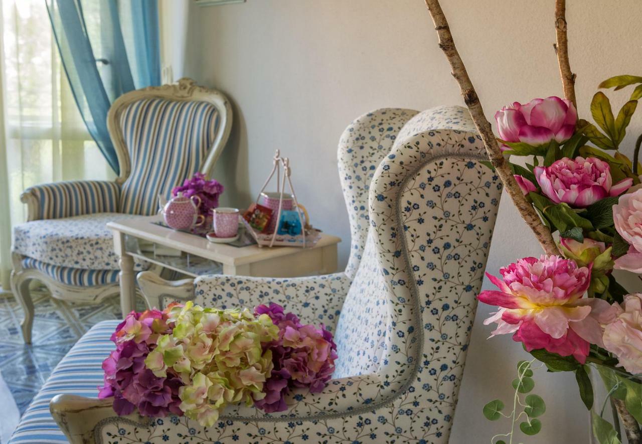 B&B Due Passi Dal Mare Cinquale Dış mekan fotoğraf
