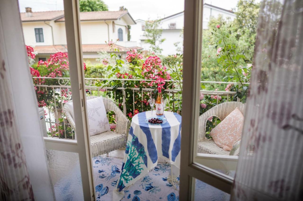 B&B Due Passi Dal Mare Cinquale Dış mekan fotoğraf